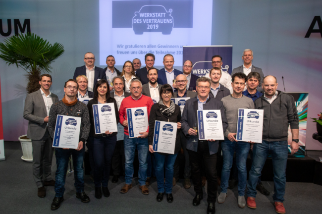  Werkstatt des Vertrauens: Fotos der Urkundenverleihung