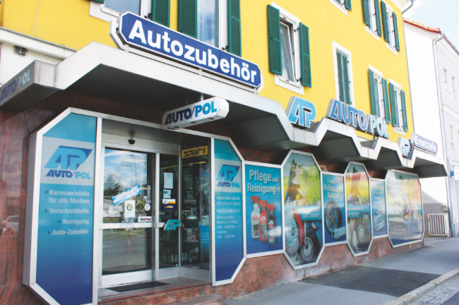  Aufs Auto gepolt