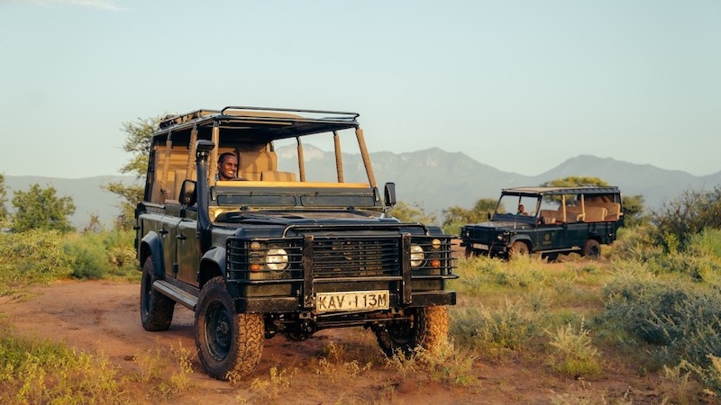 Land Rover Defender rennt in Kenia mit Sonnenstrom